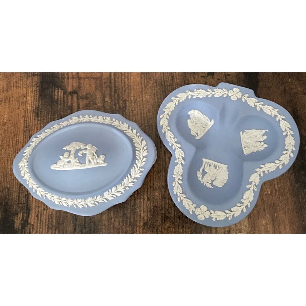 WEDGWOOD JASPERWARE PALE BLUE LIDDED COVERED TRINKET BOX / RING PLATE Set of 2